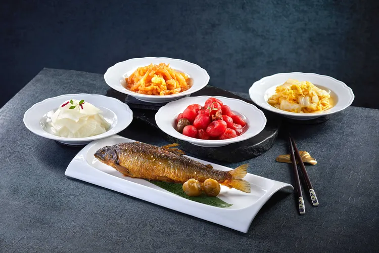 蘭陽香魚脆梅甘露煮(圖下)(NT$360)。業者提供