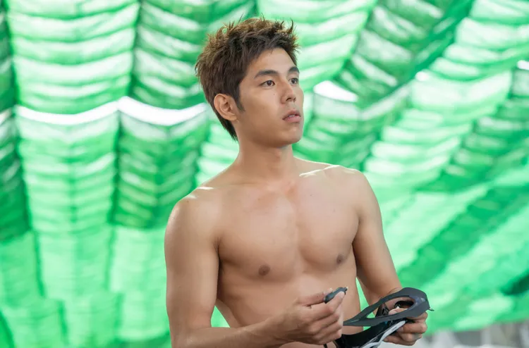 詹懷雲在《命中註定那頭鵝》秀腹肌。台北双喜提供