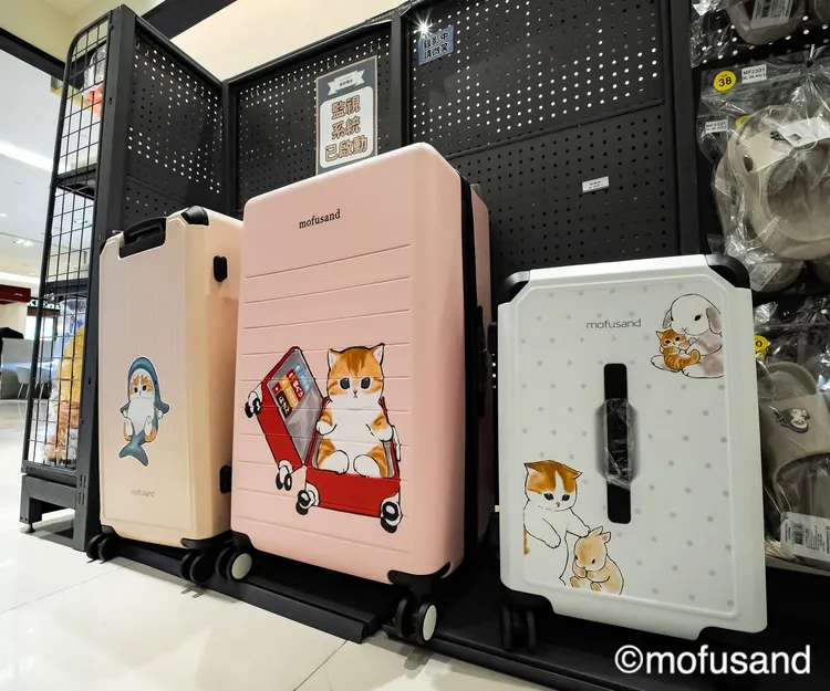 鯊魚喵和行李喵兩款28吋可擴充行李箱。業者提供