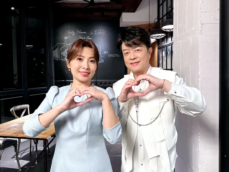 翁立友（右）合作老友唐儷，不留遺憾。圖／豪記唱片提供