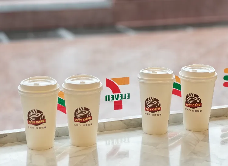 期間CITY CAFE特大杯厚乳拿鐵、大杯燕麥拿鐵也有第二杯10元。7-11提供