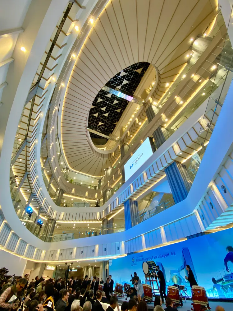 南港LaLaport大廳未來將規劃音樂會等展演用途。莊偉祺攝