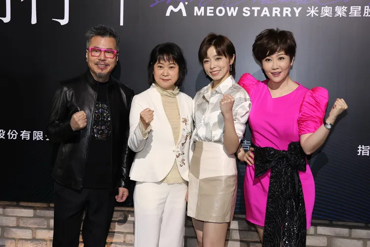 黃國倫（左起）邀請王月、王瞳一起加入直屏劇演出，又為寇乃馨。莊宗達攝