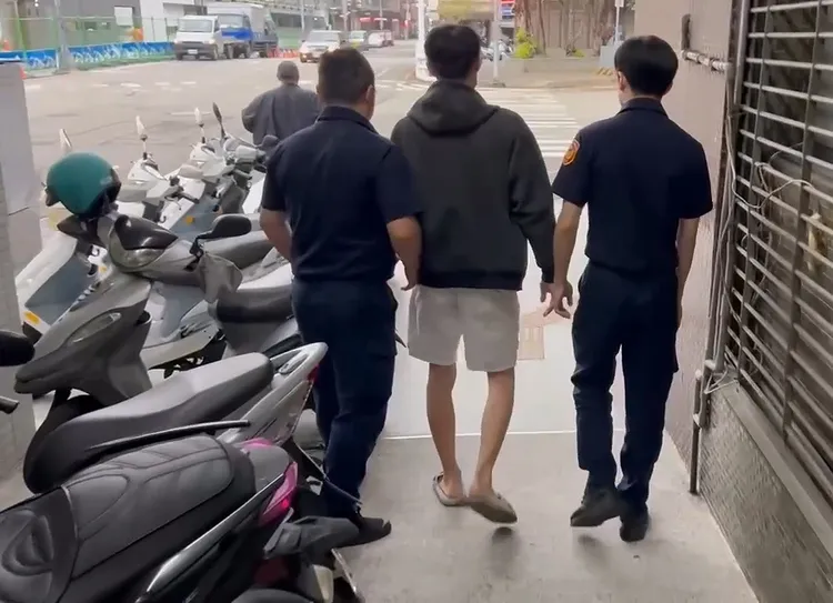 涉嫌縱火的陳姓男子被警方逮捕。民眾提供