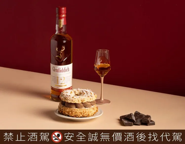 「巧克力天使布列斯特」以比利時 59% 黑巧克力結合 12 年天使雪莉的果乾香氣與木質調，呈現成熟細膩的微醺層次。業者提供