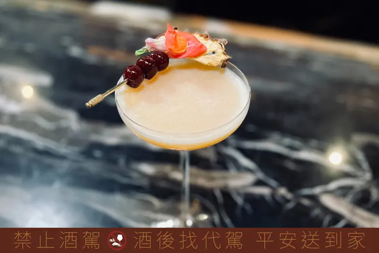 噶瑪蘭威士忌x天成飯店集團聯名調酒-金珀Golden Amber _華山町餐酒館限定。業者提供