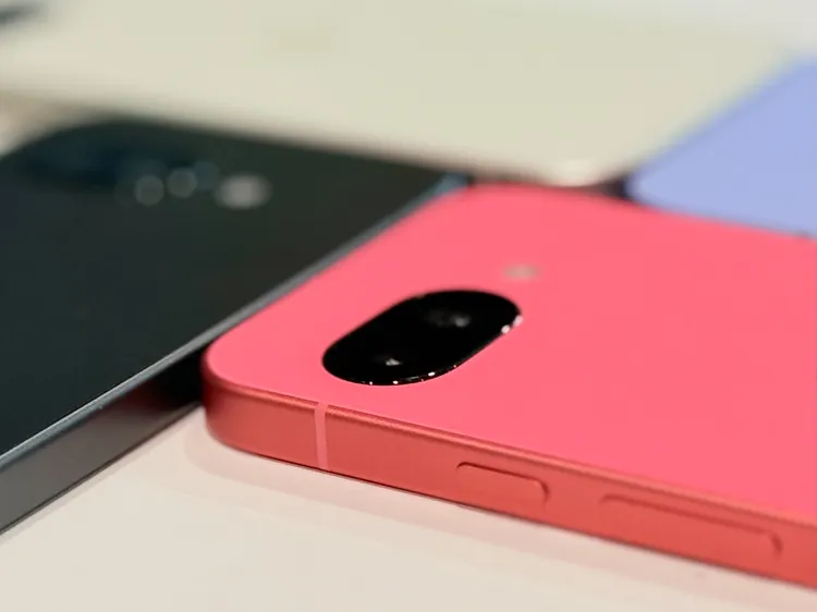 Pixel 9a機身是以回收鋁合金、玻璃和塑膠製成。趙筱文攝