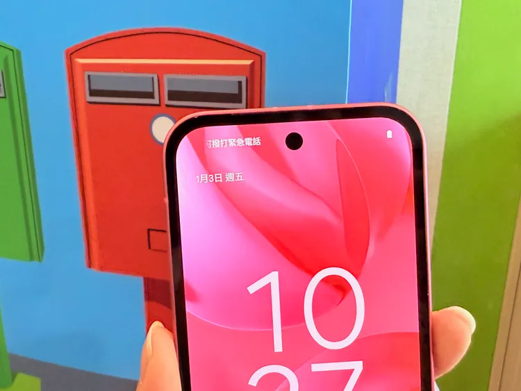 Pixel 9a採用全新抗刮Actua螢幕。趙筱文攝