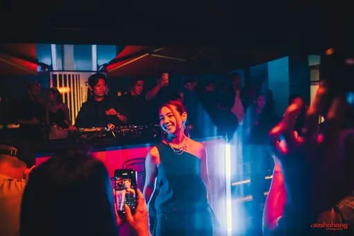 混血歌姬拋棄澳洲法律頂尖學位奔台 7年後領取身份證變台灣人