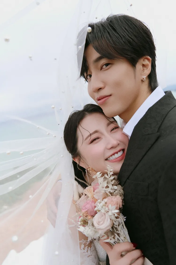 婁峻碩開心抱回美嬌娘。想不到音樂工作室提供