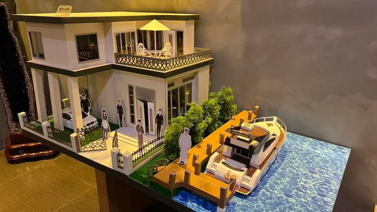 甚至還有人分享「還有遊艇」。翻攝《路上觀察學院》社團