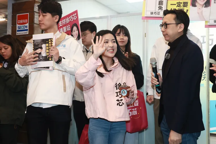 徐巧芯今到市場掃街宣講。記者彭欣偉攝
