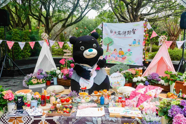 「2025花IN台北」的主題活動「2025台北花伴野餐」定於3/15在大安森林公園登場。台北晶華酒店提供