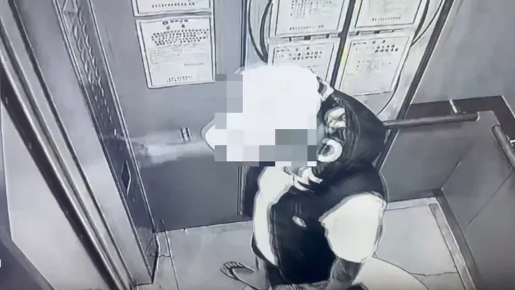 「小阿俊」4日得知東窗事發，從住家搭電梯離開開始逃亡。翻攝畫面