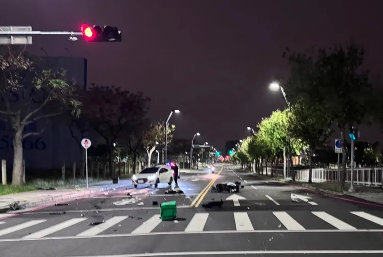 車禍現場一片狼藉。翻攝照片