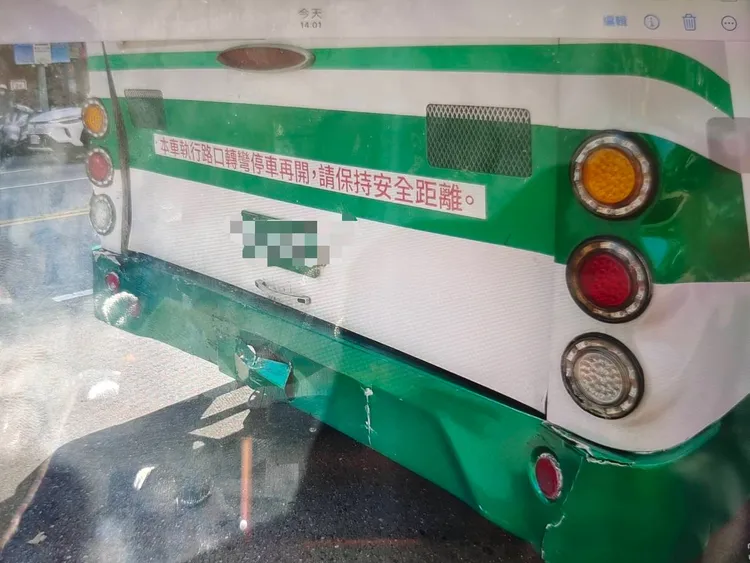 公車追撞。警方提供