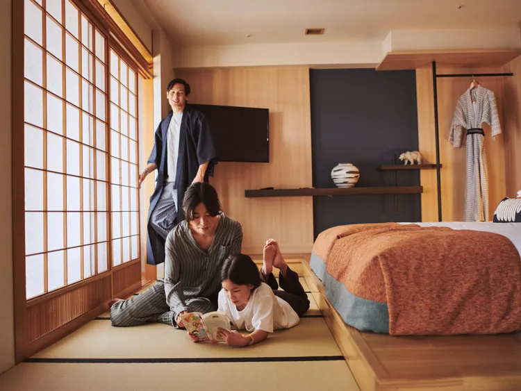 3、4月到北海道滑雪，遇到暴風雪的機率比較低，室內外溫差較冬季小，還可以降低感冒風險。業者提供