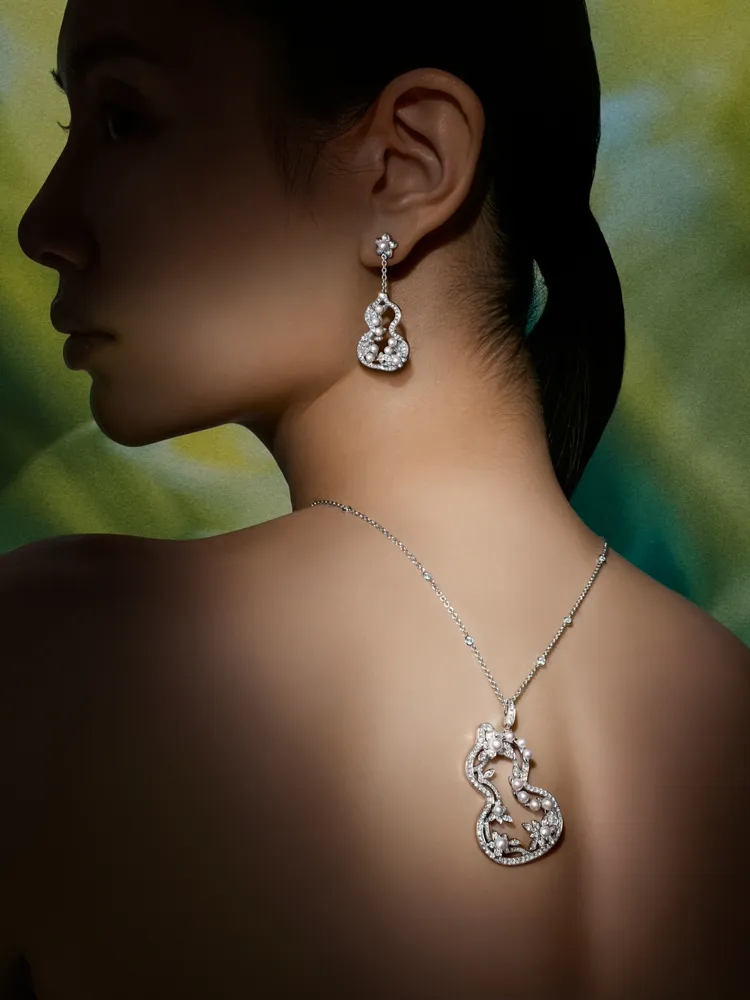 Qeelin挑選高品質Akoya珍珠增添優雅氣息。品牌提供