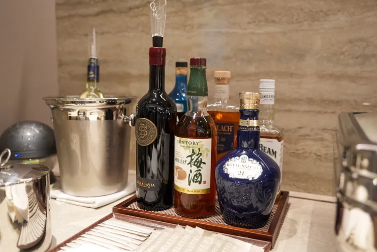 酒類提供紅白酒、啤酒、烈酒、梅酒等品項。田欣雲攝影