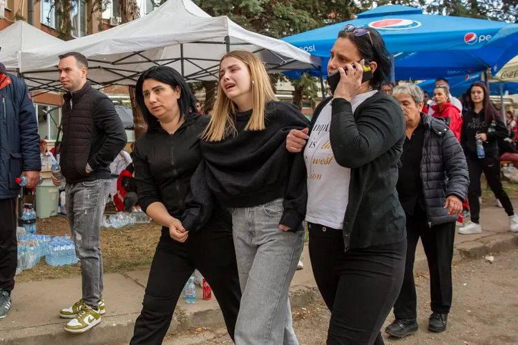 心碎難過的家屬。美聯社