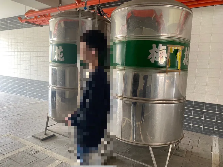 小龍找到工作，重建生活重心。翻攝畫面