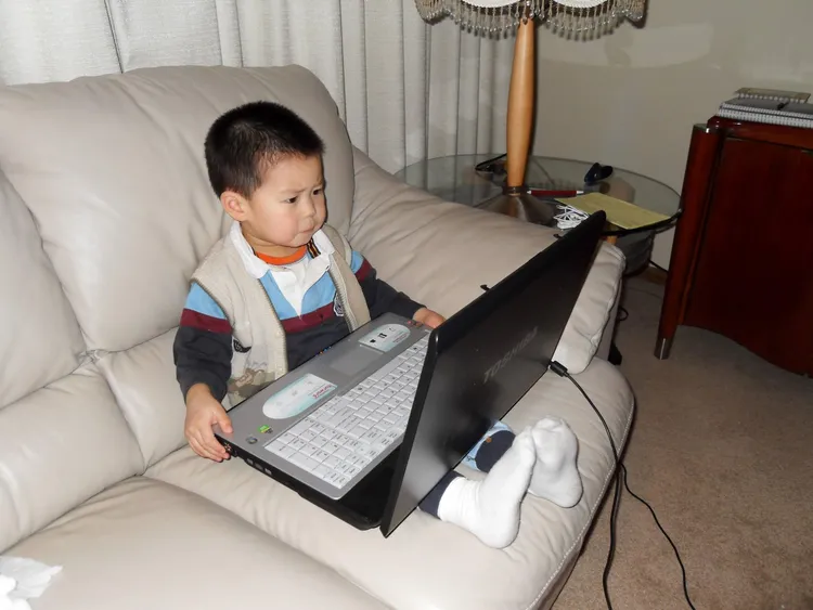 史丹利自小電腦天賦過人。父親提供