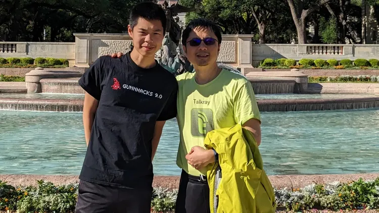 史丹利與父親。父親提供