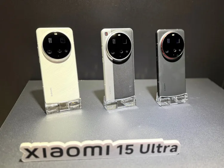 Xiaomi 15 Ultra共有黑、白、經典黑銀三色。趙筱文攝