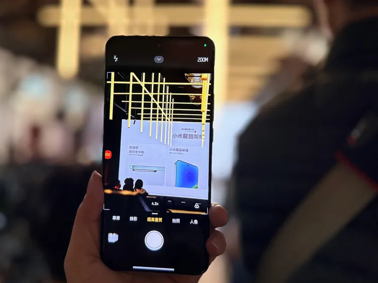 用戶可在超高畫質選項中選擇2億畫素拍照。趙筱文攝