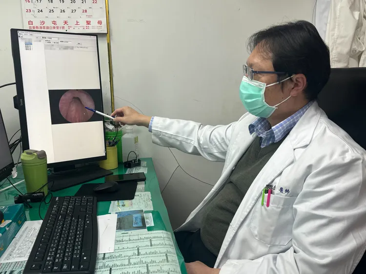 吳紘岳醫師說，如果出現頻尿、夜尿變多、尿尿斷斷續續、尿不乾淨等症狀，建議要趕緊就醫。李綜合提供