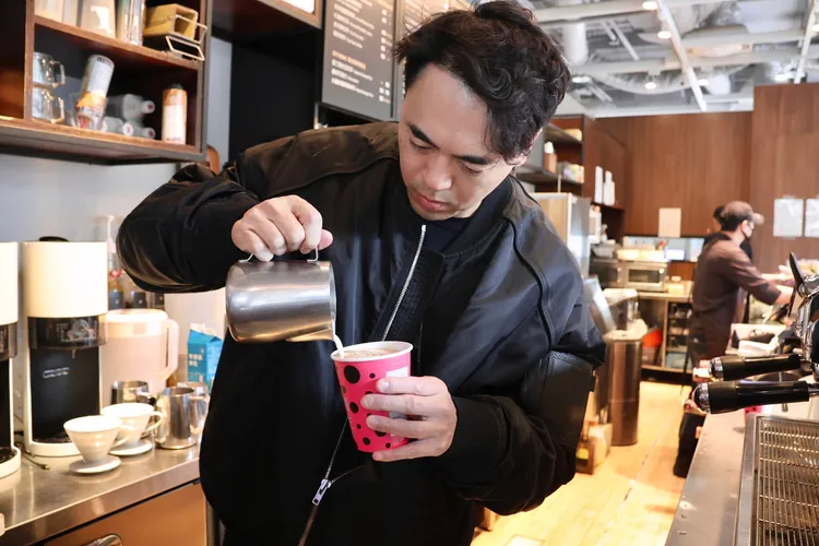 黃銘賢自信地說，自己本來就擅長調和咖啡豆，開發迎合各國口味對他來說很簡單。莊宗達攝