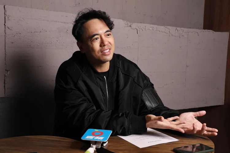 當時餐食廠僅用了約30坪，黃銘賢便有了額外想法，是否可用剩餘空間來開間餐廳。莊宗達攝