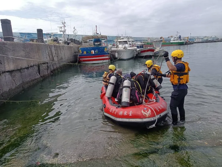 海巡救難人員持續搜救中。民眾提供