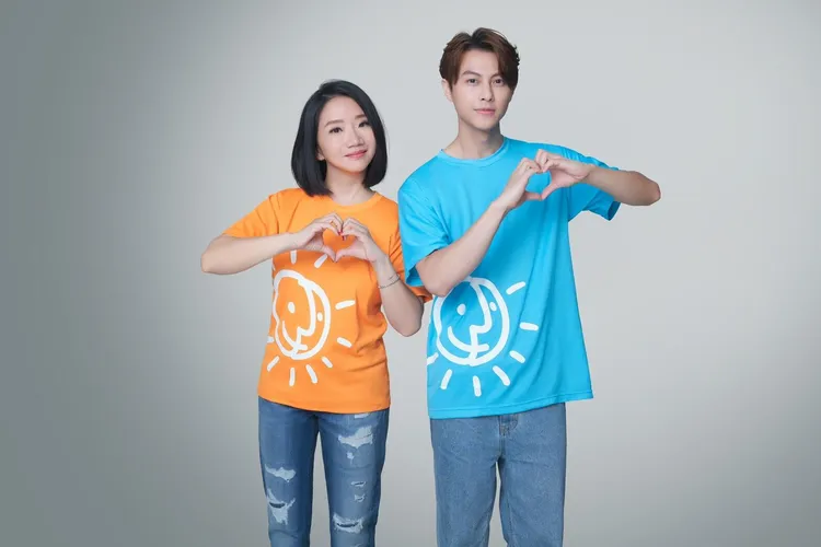 陶晶瑩（左）、王子邱勝翊出席公益活動。普仁提供