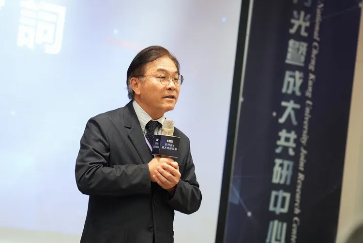國立成功大學莊偉哲副校長表示，日月光暨成大共研中心為半導體產業發展貢獻力量，更為台灣產業升級與永續發展提供了重要助力。日月光提供