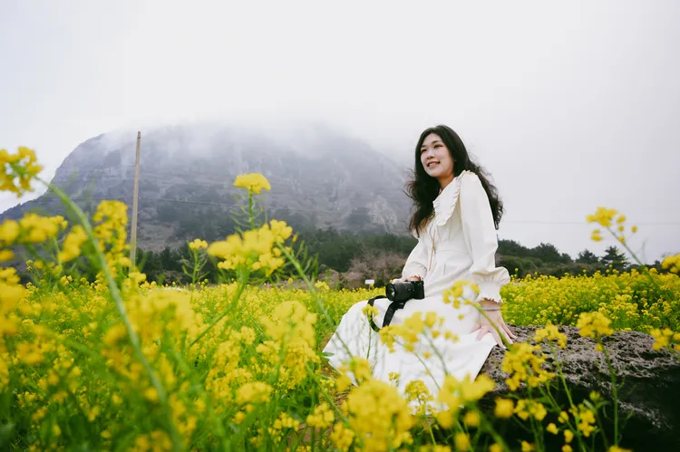 山房山腳下也有許多付費油菜花田。田欣雲攝影