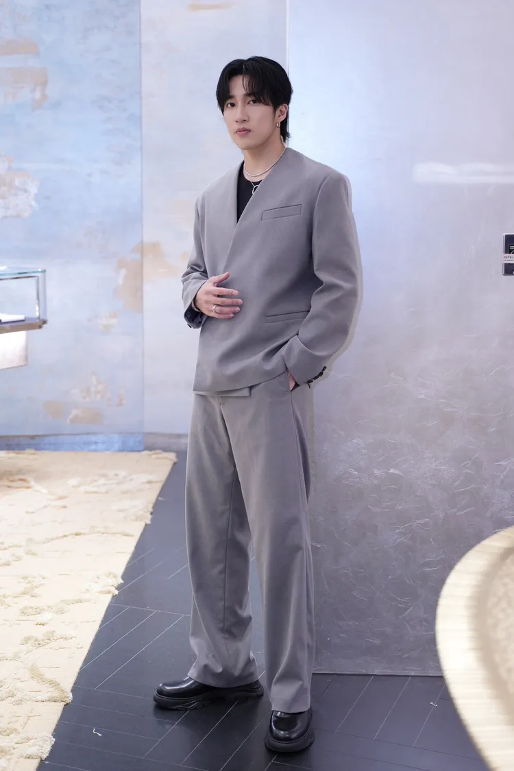 婁峻碩配戴Lock系列珠寶。彭欣偉攝