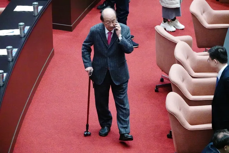 柯建銘不滿被陳冠廷掛電話。資照，莊宗達攝