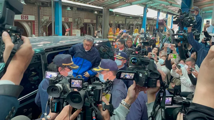 柯文哲抵達新竹殯儀館奔喪。張沛森攝