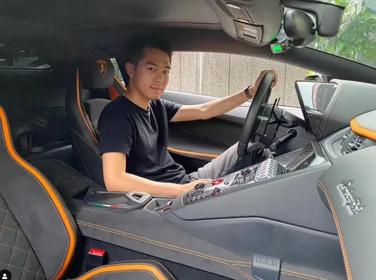 游祥閔為車商富二代，涉嫌找人痛毆司機與王大陸一併被拘提到案。翻攝自游男IG