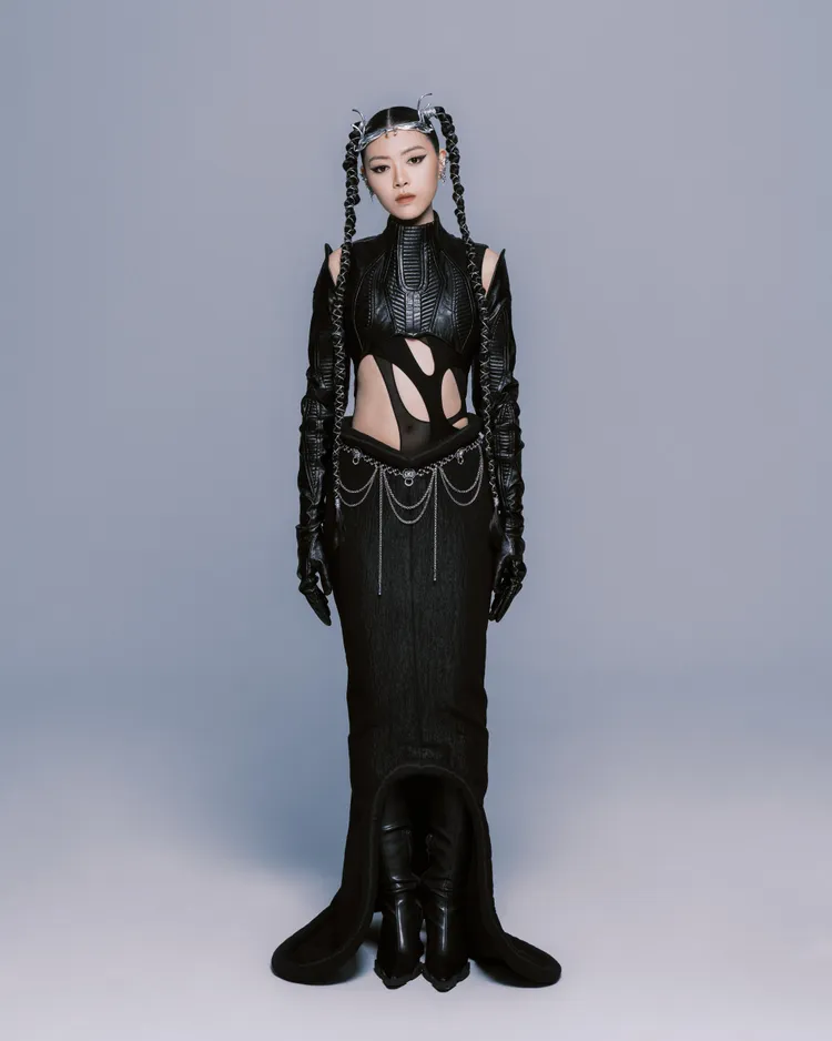 Jasmine Sokko2024年底正式加入JFJ Productions。JFJ Productions提供