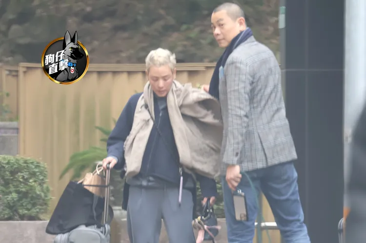 名廚江振誠（右）搭計程車回到士林新房跟泰籍妻子Pam會合。特勤中心攝