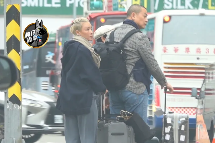 江振誠（右）與泰籍老婆Pam推著行李，到台北車站東3門下車。特勤中心攝