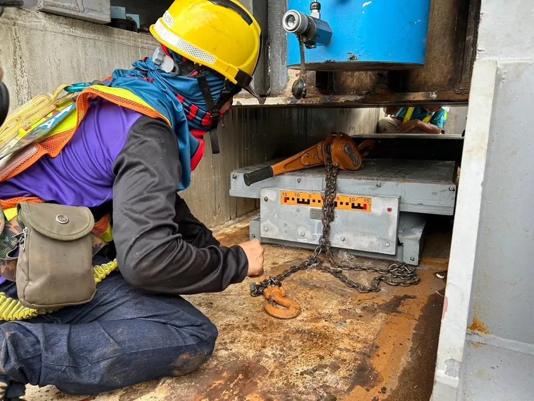 求償費用不單單只是修補開銷（圖為裝設新的盤式支承）。擷取自新北捷運局臉書