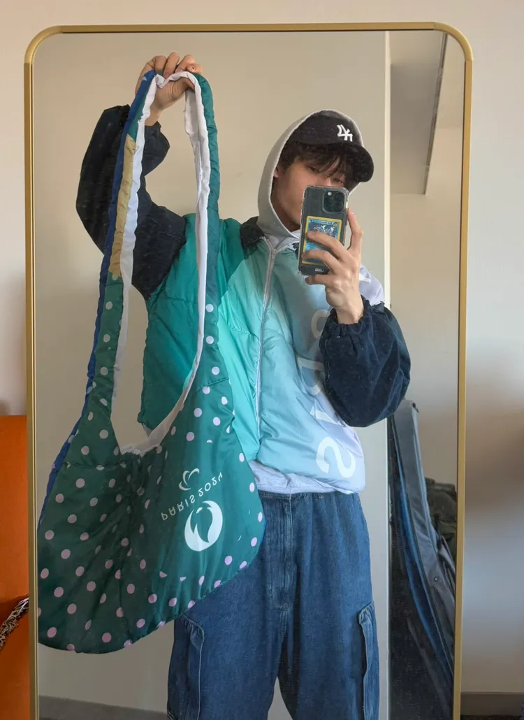 陳弈通將棉被改造成外套與包包。陳弈通提供