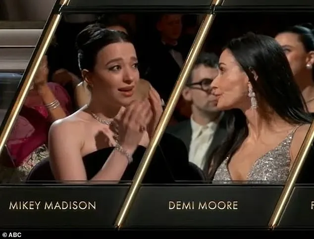 得主揭曉的那一刻，麥琪麥迪遜面露驚訝，黛咪緊咬下顎臉色一沉。翻攝轉播畫面