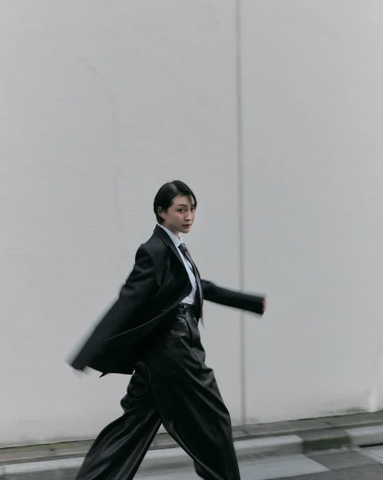 廣末涼子最近扮成男裝麗人。翻攝廣末涼子IG