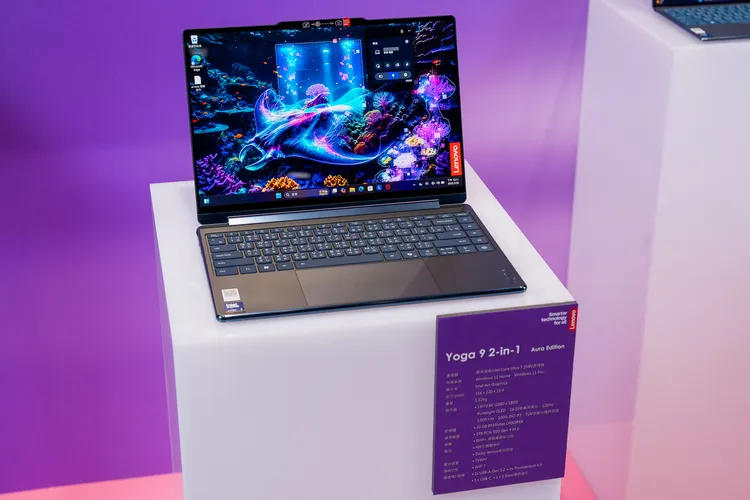 指定通路購買Yoga 9 2-in-1 Aura Edition可獲得洋蔥（Onion Man） 聯名設計收納包（顏色隨機出貨）、SSD（1T）、滑鼠（Yoga Pro Mouse），價值約5,000元限量上市好禮。Lenovo提供