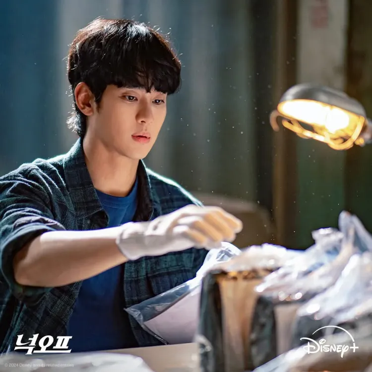 金秀賢以每集5億韓元接演《山寨人生》。翻攝Disney+