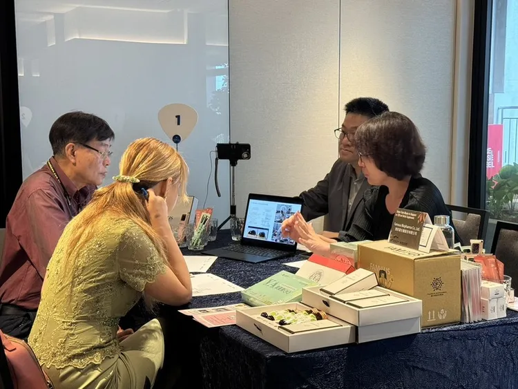 「台灣生技中醫藥赴新加坡泰國拓銷團」24日在新加坡，參與外貿協會舉辦的業者媒合活動。 中央社